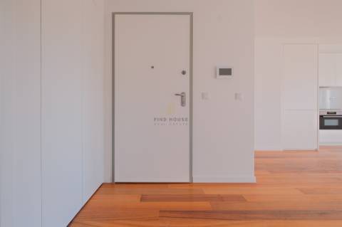 Arrenda-se apartamento T2 com garagem na Estrela, Lisboa