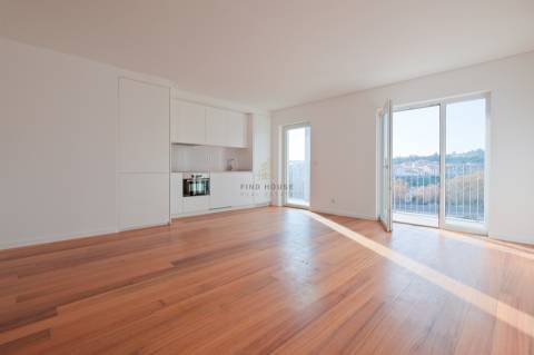 Arrenda-se apartamento T2 com garagem na Estrela, Lisboa