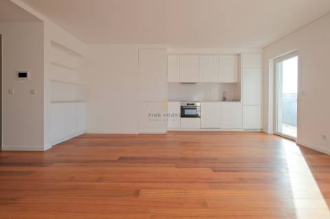 Arrenda-se apartamento T2 com garagem na Estrela, Lisboa