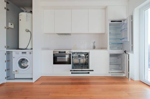 Arrenda-se apartamento T2 com garagem na Estrela, Lisboa