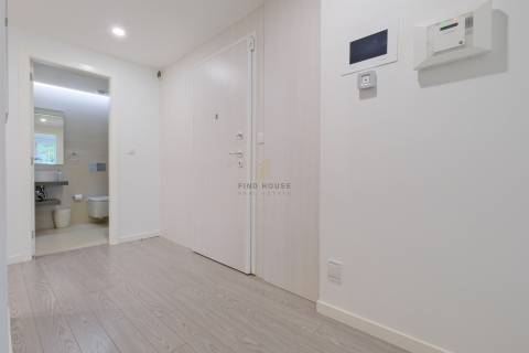 Apartamento T3 com 3 Suites e Garagem Box no Parque dos Poetas, Paço de Arcos