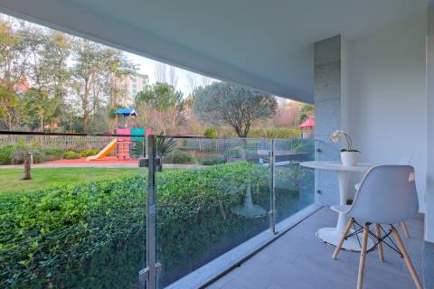 Apartamento T3 com 3 Suites e Garagem Box no Parque dos Poetas, Paço de Arcos