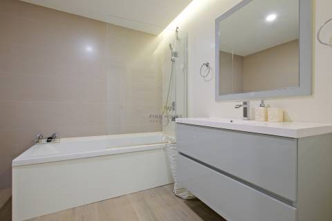 Apartamento T3 com 3 Suites e Garagem Box no Parque dos Poetas, Paço de Arcos