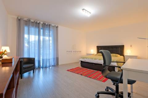 Apartamento T3 com 3 Suites e Garagem Box no Parque dos Poetas, Paço de Arcos