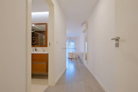 Apartamento T3 com 3 Suites e Garagem Box no Parque dos Poetas, Paço de Arcos