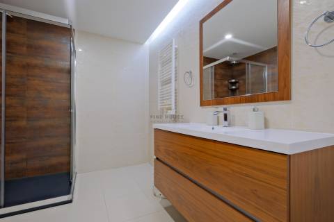 Apartamento T3 com 3 Suites e Garagem Box no Parque dos Poetas, Paço de Arcos