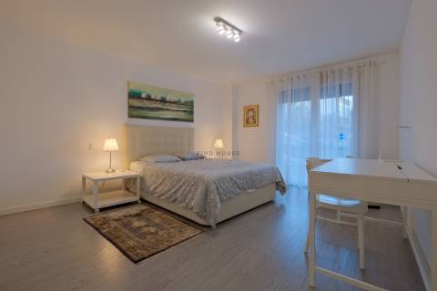 Apartamento T3 com 3 Suites e Garagem Box no Parque dos Poetas, Paço de Arcos