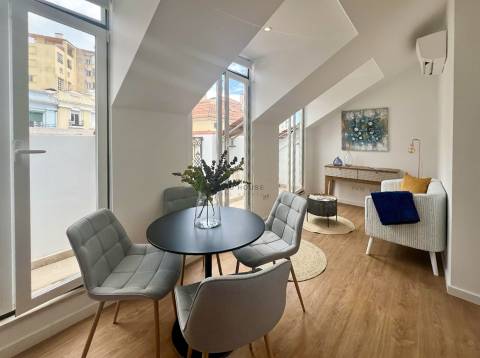 Apartamento T2 totalmente remodelado em São Vicente, Lisboa