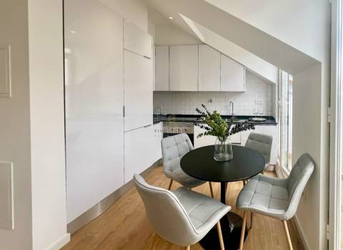 Apartamento T2 totalmente remodelado em São Vicente, Lisboa