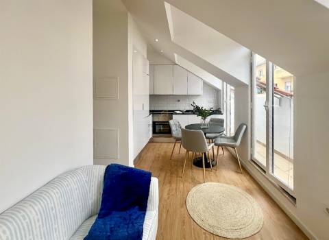 Apartamento T2 totalmente remodelado em São Vicente, Lisboa