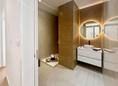 Apartamento T2 totalmente remodelado em São Vicente, Lisboa