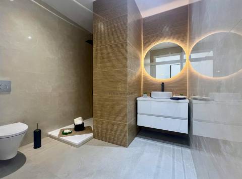 Apartamento T2 totalmente remodelado em São Vicente, Lisboa