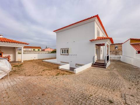 Moradia Isolada T4+1 totalmente remodelada em Esmoriz