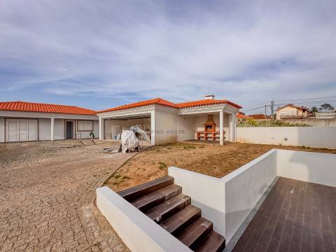 Moradia Isolada T4+1 totalmente remodelada em Esmoriz