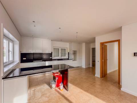 Moradia Isolada T4+1 totalmente remodelada em Esmoriz