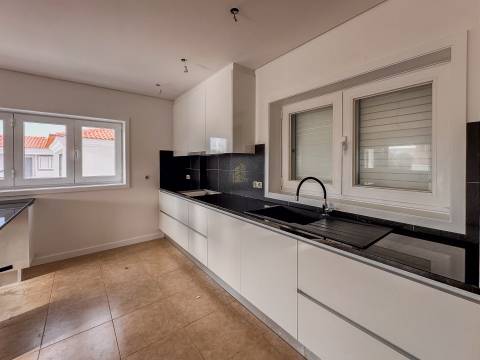 Moradia Isolada T4+1 totalmente remodelada em Esmoriz