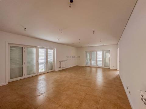 Moradia Isolada T4+1 totalmente remodelada em Esmoriz