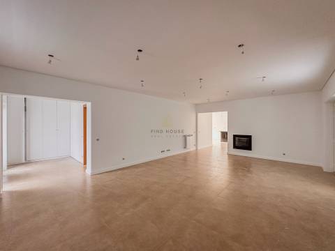 Moradia Isolada T4+1 totalmente remodelada em Esmoriz