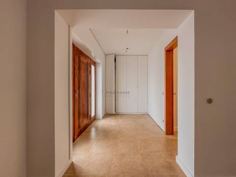 Moradia Isolada T4+1 totalmente remodelada em Esmoriz