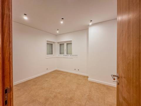 Moradia Isolada T4+1 totalmente remodelada em Esmoriz