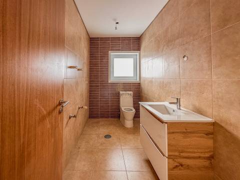 Moradia Isolada T4+1 totalmente remodelada em Esmoriz