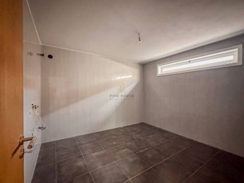 Moradia Isolada T4+1 totalmente remodelada em Esmoriz