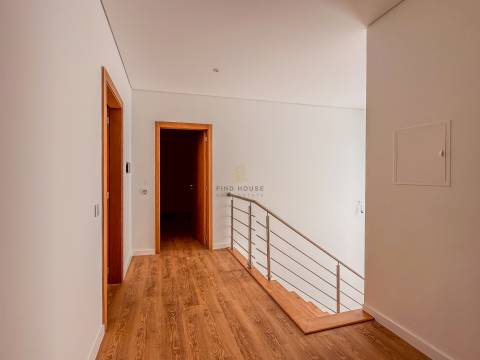 Moradia Isolada T4+1 totalmente remodelada em Esmoriz