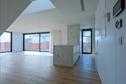 Vende-se Penthouse T4 Duplex com vista para a Ria, em Aveiro