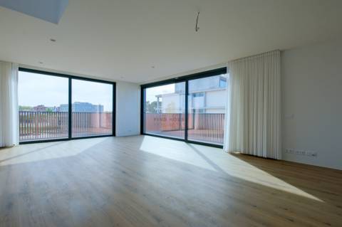 Vende-se Penthouse T4 Duplex com vista para a Ria, em Aveiro