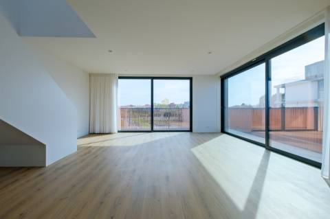 Vende-se Penthouse T4 Duplex com vista para a Ria, em Aveiro