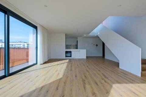 Vende-se Penthouse T4 Duplex com vista para a Ria, em Aveiro