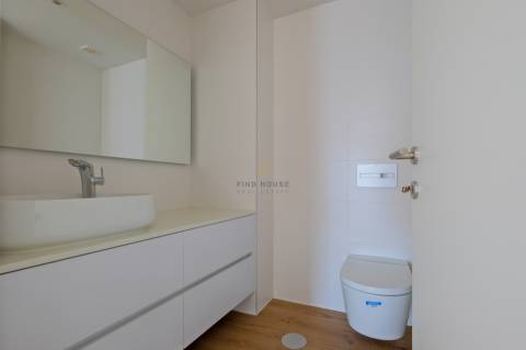 Vende-se Penthouse T4 Duplex com vista para a Ria, em Aveiro