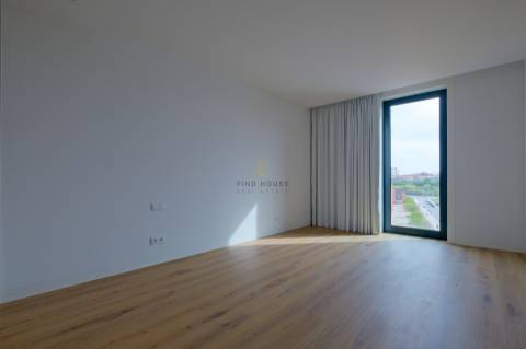 Vende-se Penthouse T4 Duplex com vista para a Ria, em Aveiro