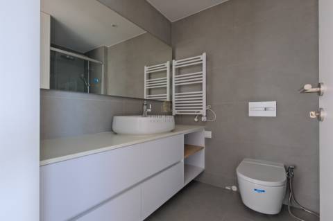 Vende-se Penthouse T4 Duplex com vista para a Ria, em Aveiro