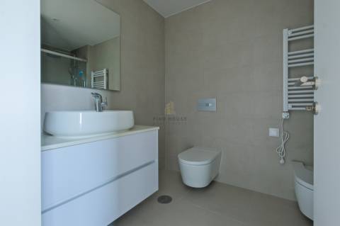 Vende-se Penthouse T4 Duplex com vista para a Ria, em Aveiro