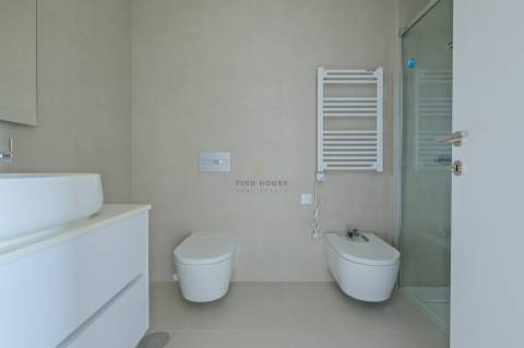 Vende-se Penthouse T4 Duplex com vista para a Ria, em Aveiro