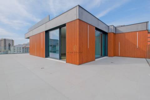 Vende-se Penthouse T4 Duplex com vista para a Ria, em Aveiro