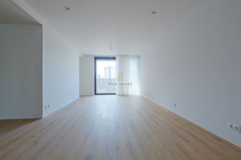 Apartamento T3 com garagem Box e vista para a Ria, em Aveiro