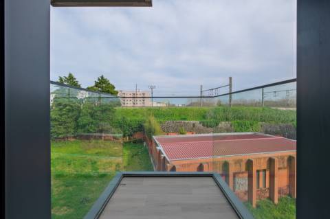 Apartamento T3 com garagem Box e vista para a Ria, em Aveiro