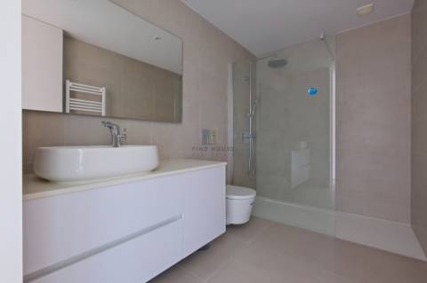 Apartamento T3 com garagem Box e vista para a Ria, em Aveiro