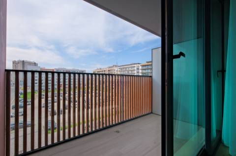 Apartamento T3 com garagem Box e vista para a Ria, em Aveiro