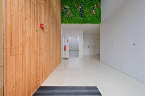 Apartamento T3 com garagem Box e vista para a Ria, em Aveiro