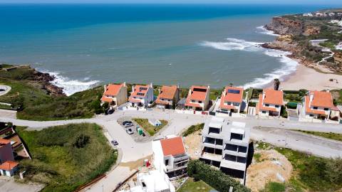 Terreno para construção de 301m2, com projeto aprovado para moradia T3, em Santo Isidoro, Mafra