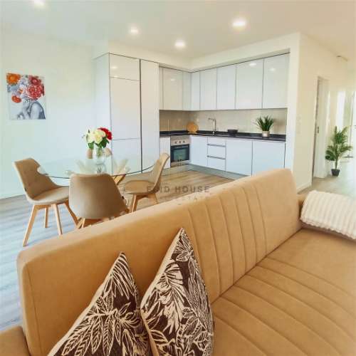 Apartamento T3 totalmente remodelado em Benfica