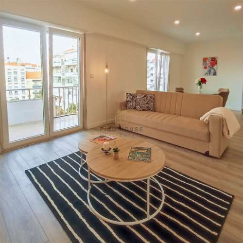 Apartamento T3 totalmente remodelado em Benfica