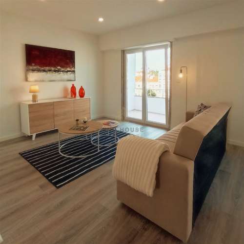 Apartamento T3 totalmente remodelado em Benfica