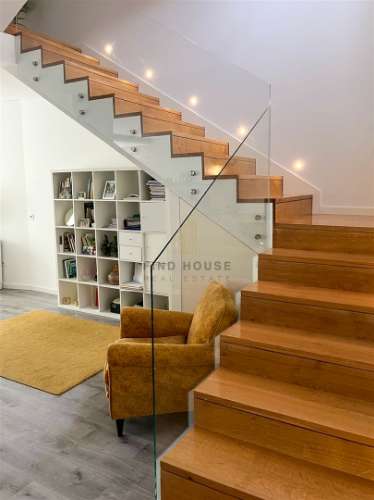 Moradia T4 totalmente remodelada no centro histórico de Viana do Castelo