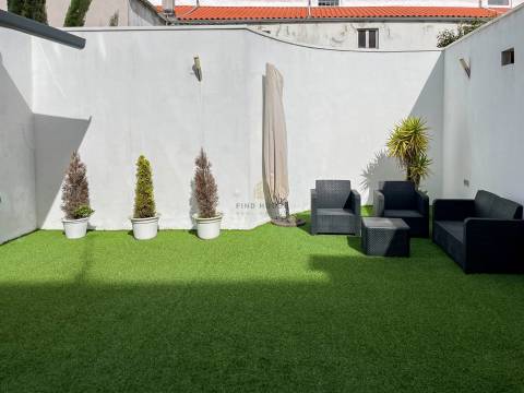 Moradia T4 totalmente remodelada no centro histórico de Viana do Castelo