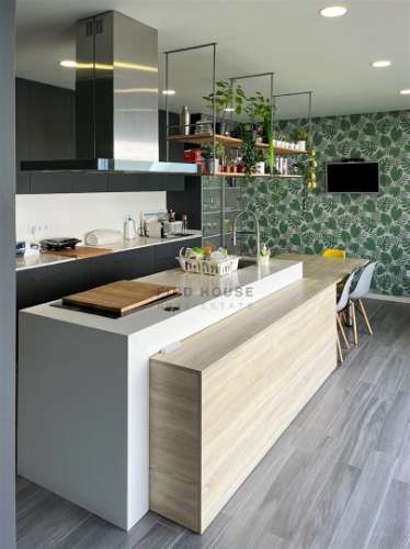 Moradia T4 totalmente remodelada no centro histórico de Viana do Castelo