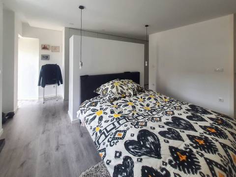 Moradia T4 totalmente remodelada no centro histórico de Viana do Castelo